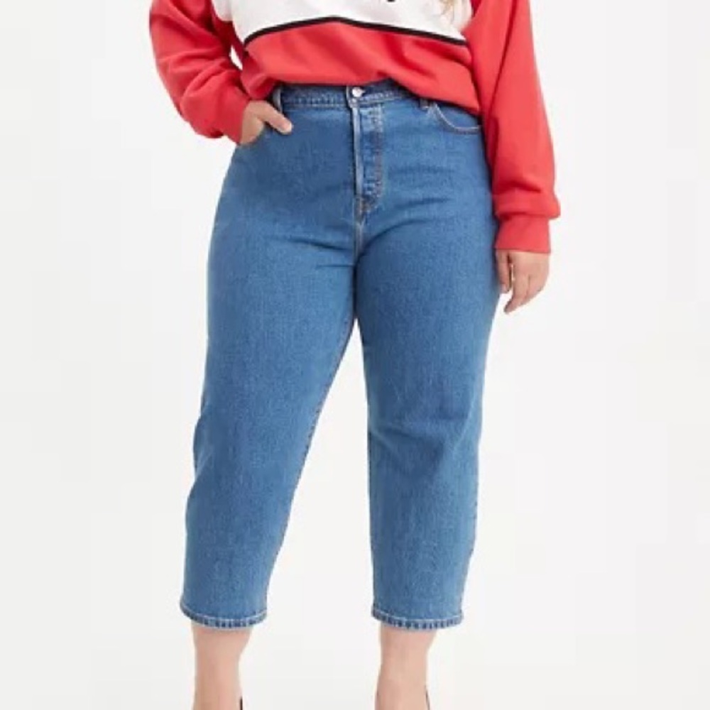 CLOSET CLEAN OUT! MAKE AN OFFER!! Levi’s 501 Original Cropped Jeans